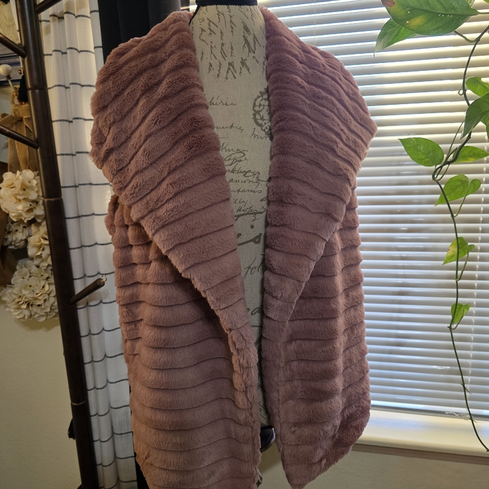 THML Faux Fur Plush Vest in Mauve Mob Wife